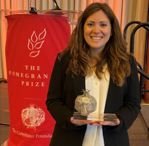Toronto Heschel School Teacher, Lisa Sheps, receives prestigious 2022 Covenant Foundation Pomegranate Prize.
